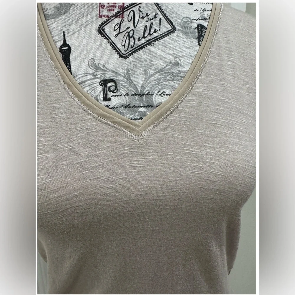 White House Black Market Beige V-Neck Short Sleeve Tee - Picture 5 of 13